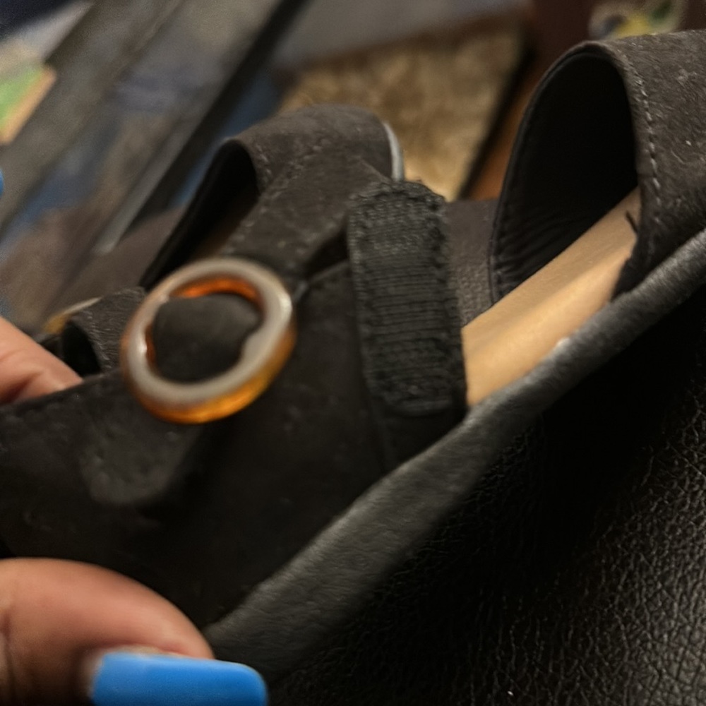 Shoes - Picture 3 of 4
